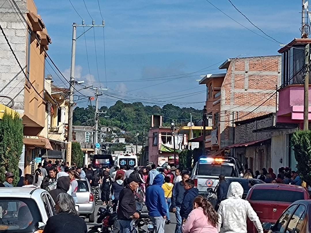 Fuerte Explosión de Una Camioneta Con Pirotecnia Deja 1 Muerto y Varios Herido en Tepetixtla.