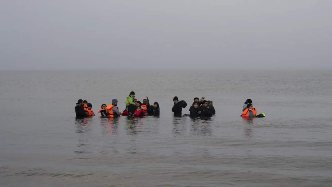 Al Menos 13 Migrantes Mueren en Naufragio de Barco en el Canal de la Mancha.
