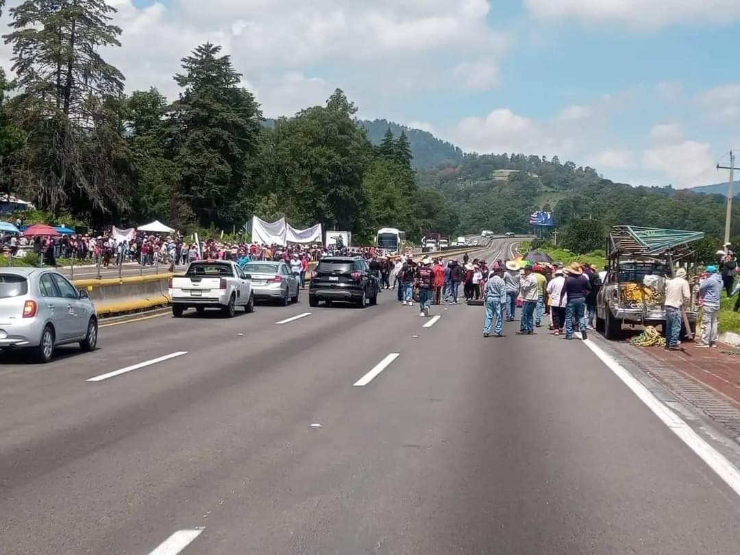Ya Van 4 días de bloqueos Por Ejidatarios en Autopista Arco Norte.