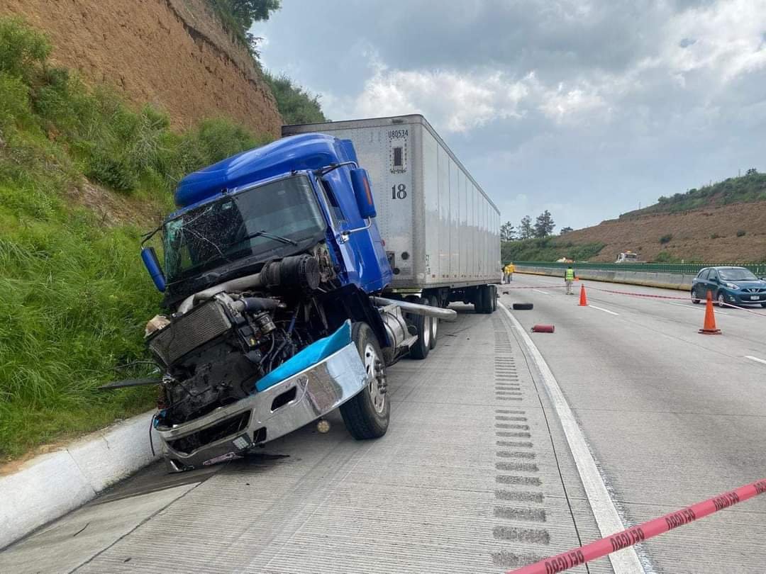 Tragedia en  la México-Puebla: Tráiler Mata a Trabajadores Que Daban Mantenimiento a Autopista.
