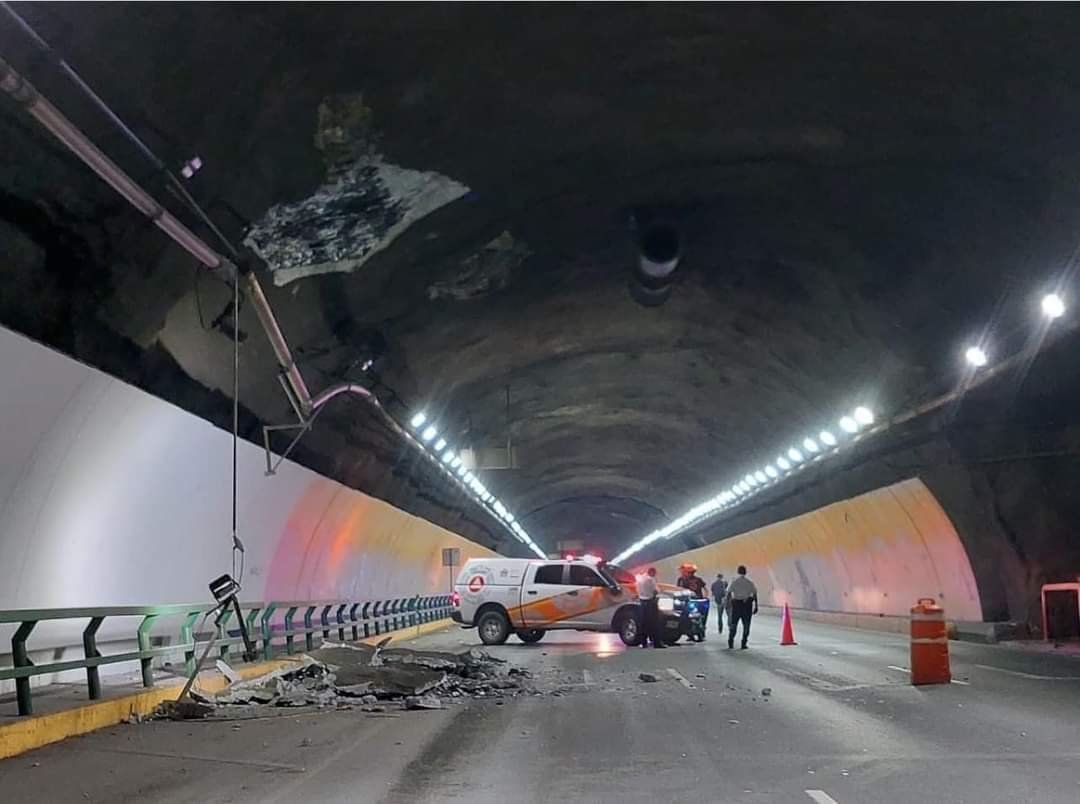 Se Cae a Pedazos el Túnel de la Loma Larga en Monterrey.