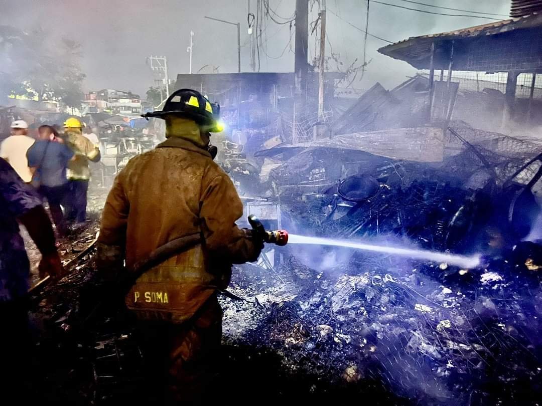 Acapulco Mal y de Malas, Incendio en Mercado Central Consume 25 Locales.