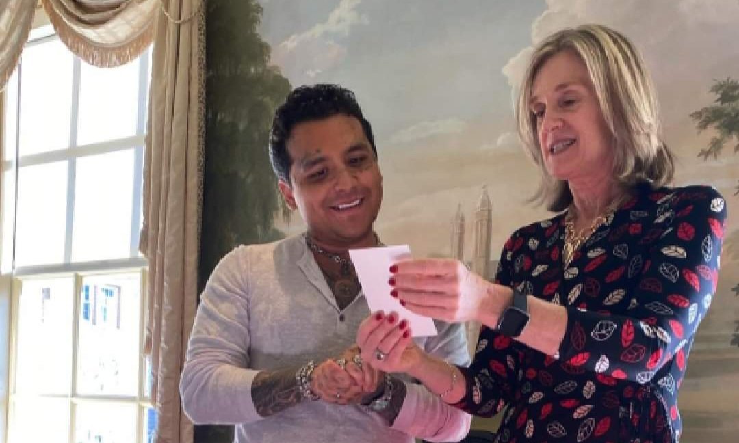 Christian Nodal en las Ligas Mayores, Recibe Un Premio en Harvard y Destacan su Impacto Generacional.