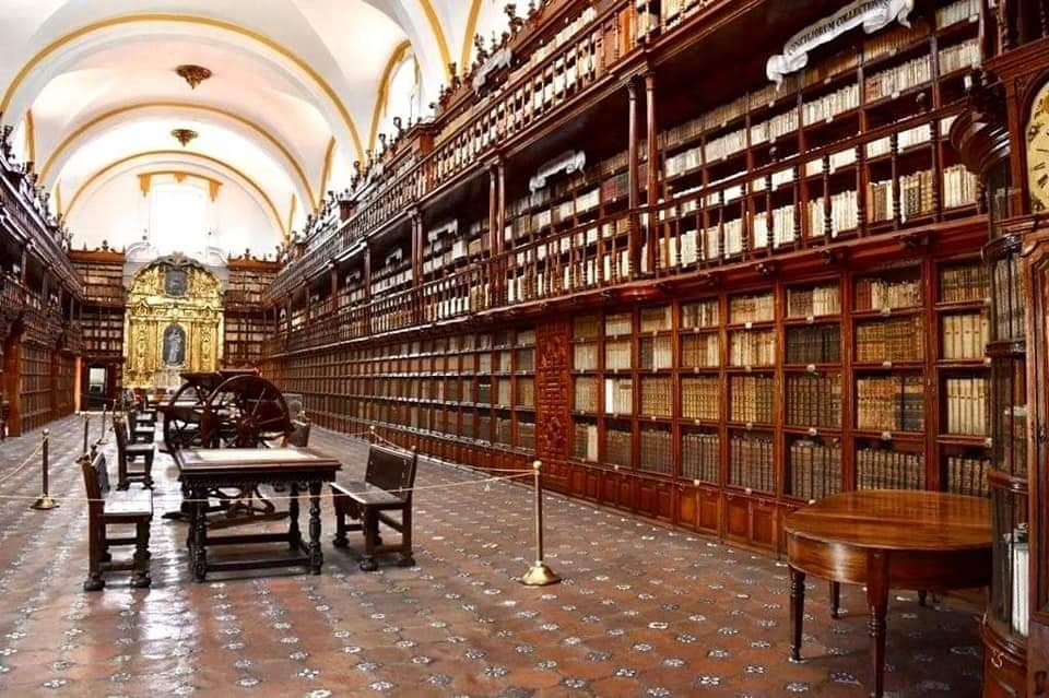 Encuentran Manuscritos que Datan de la Época Medieval en la Biblioteca Palafoxiana.