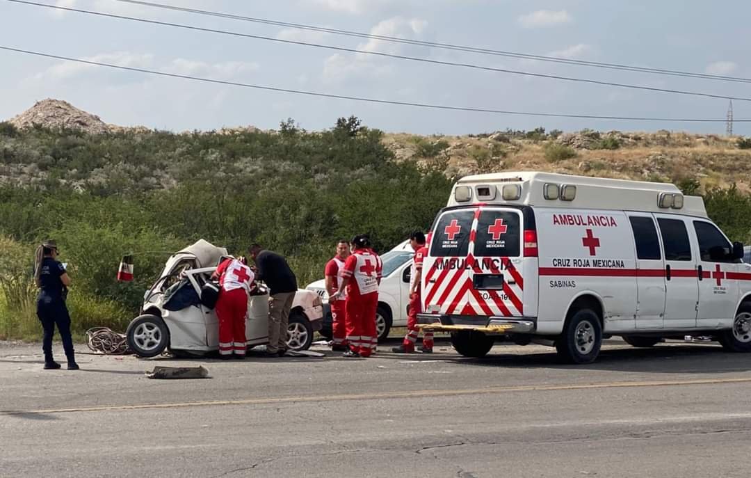 Que Feo Accidente, Mueren Calcinadas 7 Personas por Choque entre Tráiler y Camioneta en Michoacán.
