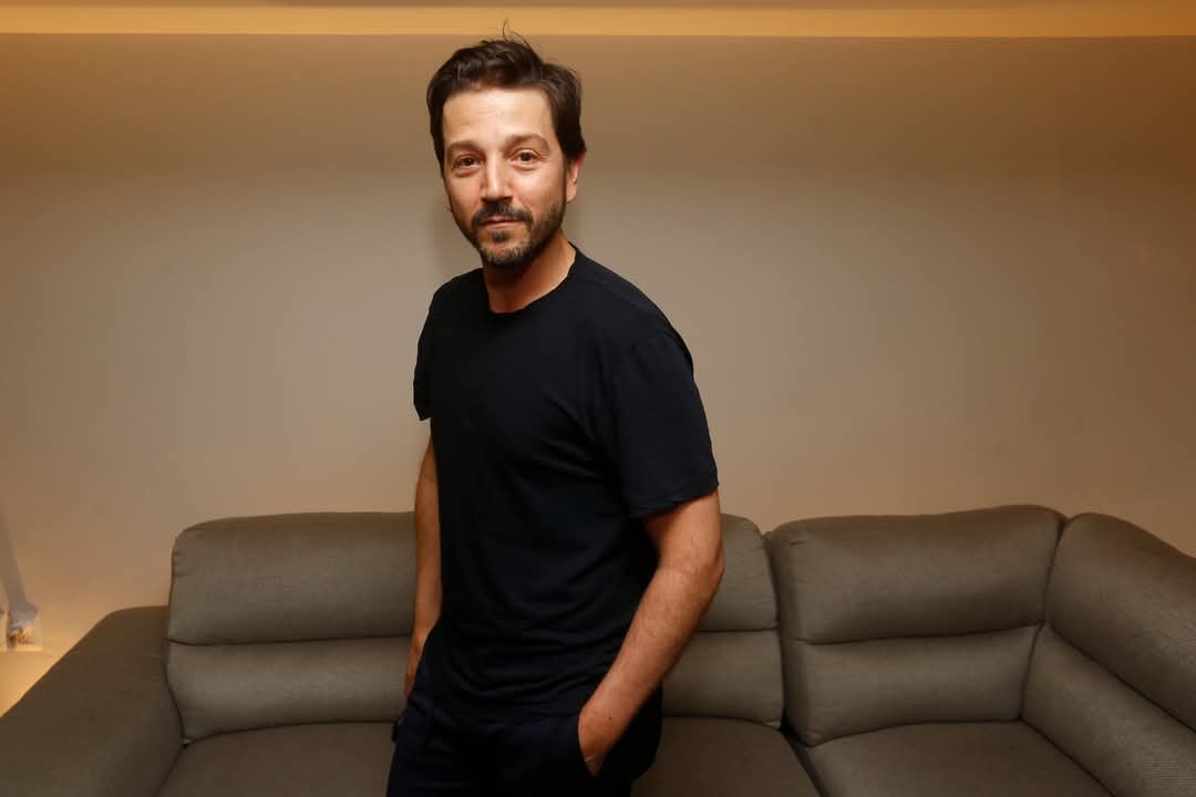 Diego Luna, a la altura de Harrison Ford y Javier Baldem, Nominado a los Golden Globes 2025.