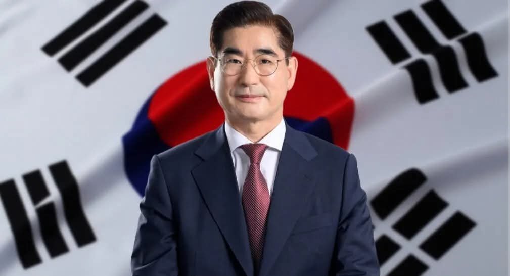 Al Bote el Ex Ministro de Defensa en Corea del Sur por Ley Marcial.