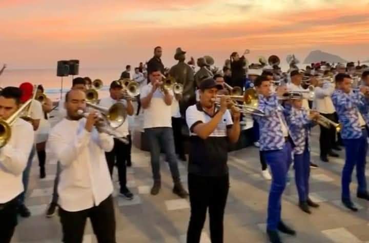 Con 255 Músicos, Mazatlán Logra Récord Guinness con la Banda más Grande de México.