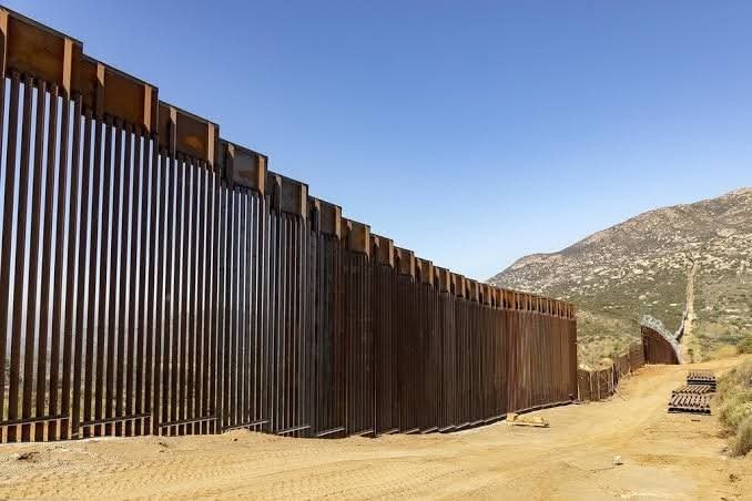 Más Amenazas de Trump, se Comprometió a Continuar con el Muro Fronterizo.