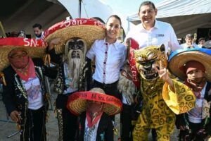 En Puebla anuncia Sheinbaum Pensión para mujeres y Becas para niños de escuelas públicas