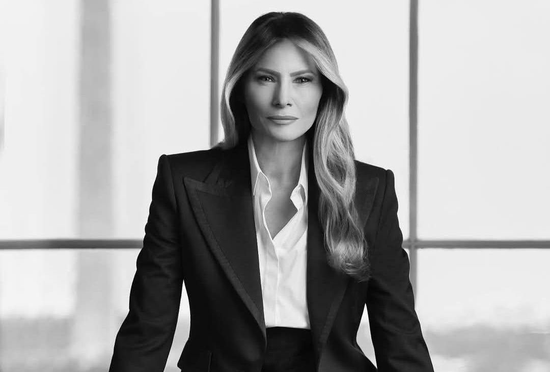 La Casa Blanca Presenta el Retrato Oficial de Melania Trump.