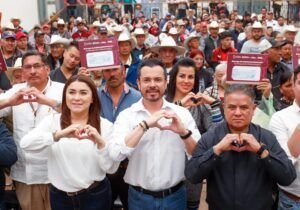 En representación de Armenta, entrega García Parra cheques a productores afectados por frente frío en Chignahuapan