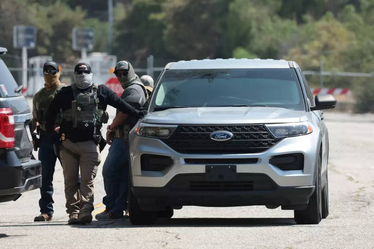 La Migra Trata de Entar al Estadio de los Dodgers de Los Ángeles, les Niegan la Entrada