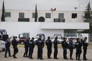 ¿Sentarse en cubetas y bañarse a jicarazos es un lujo? Ex recluso en Penal de San Miguel.