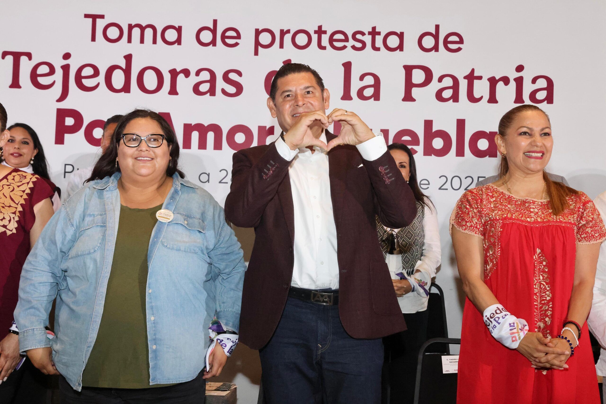 Nace en Puebla “Red de Tejedoras de la Patria” Con la presencia de Citlalli Hernández