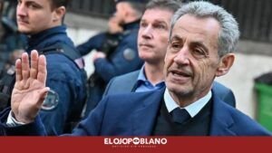 Expresidente francés Sarkozy sale de la carcel
