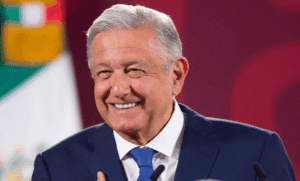 AMLO reaparece tras su retiro y llama a apoyar al pueblo de Cuba