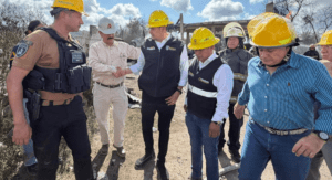 Gobernador Armenta recorre la zona afectada por explosión de gas en Tepeaca; se reporta saldo blanco