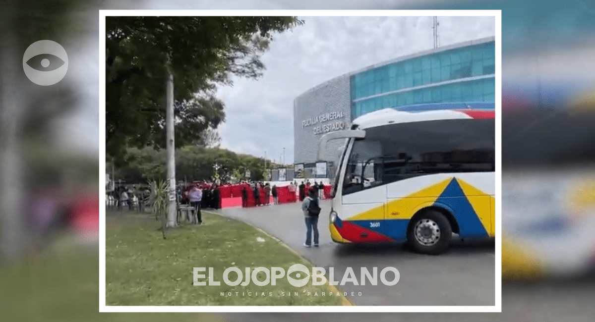 Normalistas de Teteles llegan a Puebla y exigen liberar a su asesor