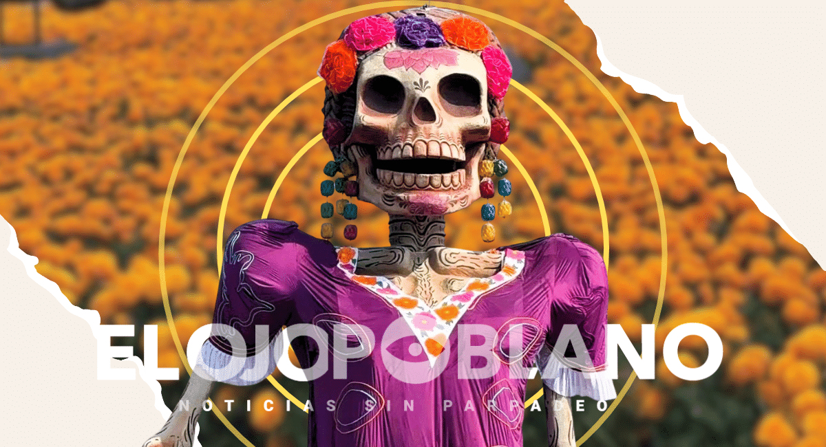 ¡La huesuda anda en las alturas! Catrina gigante conquista el Zócalo