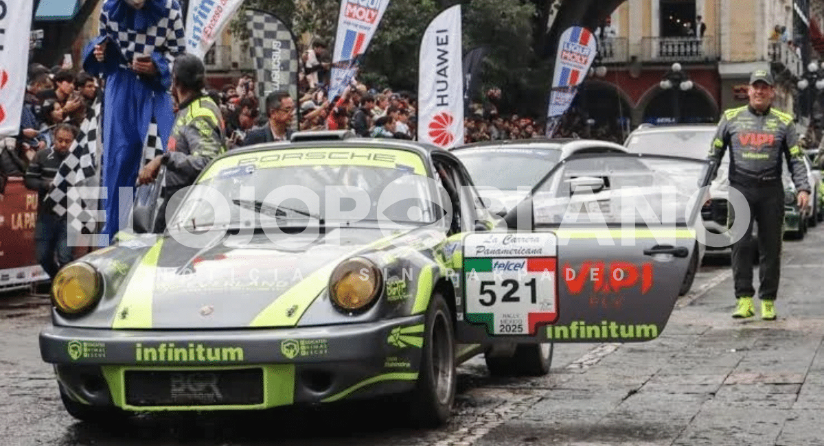 ¡Rugieron los motores! La Carrera Panamericana llena de emoción el Zócalo de Puebla